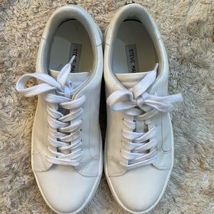 White tennis shoes - like new!